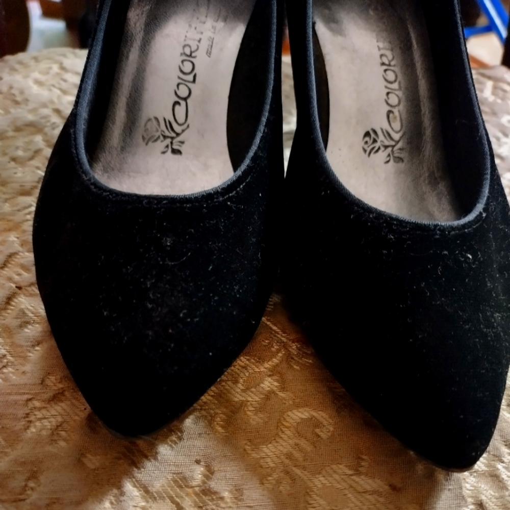 Super cute valor black heels.